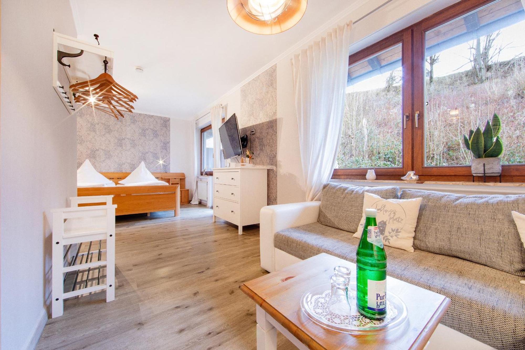 Landgasthaus Zum Kreuzberg Schonbach  المظهر الخارجي الصورة